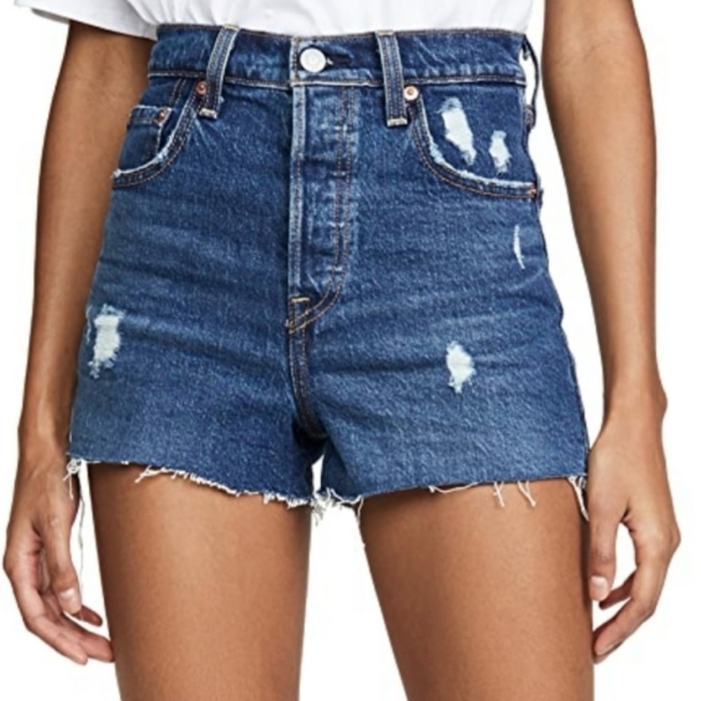 High rise Levi shorts